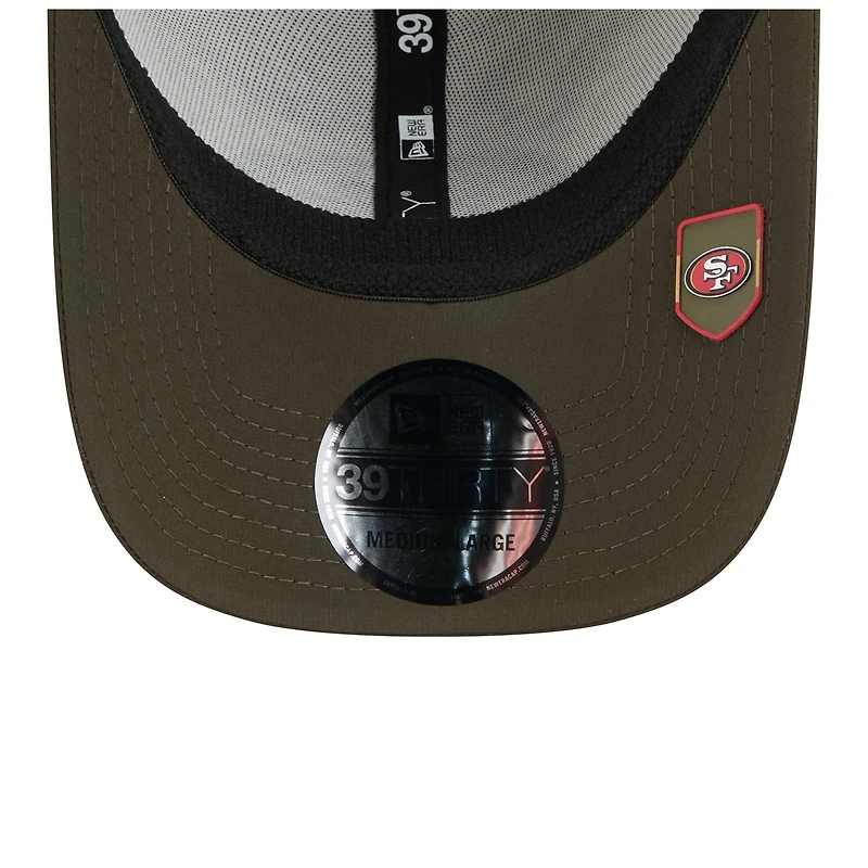 Casquette New Era 39THIRTY Flex camouflage/vert foncé pour homme des San Francisco 49ers 2025 Salute to Service