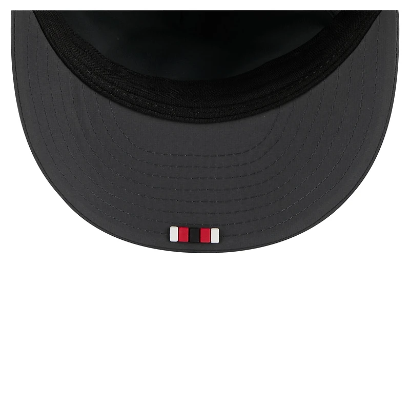 Casquette ajustée New Era 59FIFTY pour homme, couleur anthracite, San Francisco 49ers, collection Sideline 2025, style rétro temps froid.