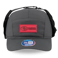 Casquette ajustable à oreilles de chien New Era anthracite San Francisco 49ers 2025 Sideline Runner pour homme