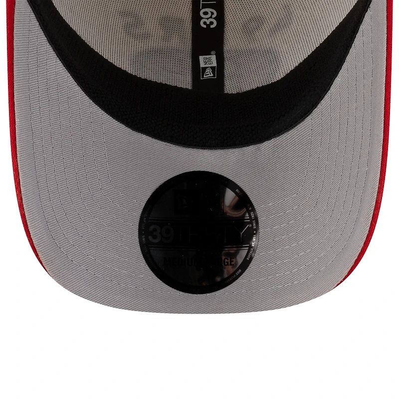 Casquette New Era 39THIRTY Flex crème/écarlate pour homme des San Francisco 49ers, draft NFL 2025