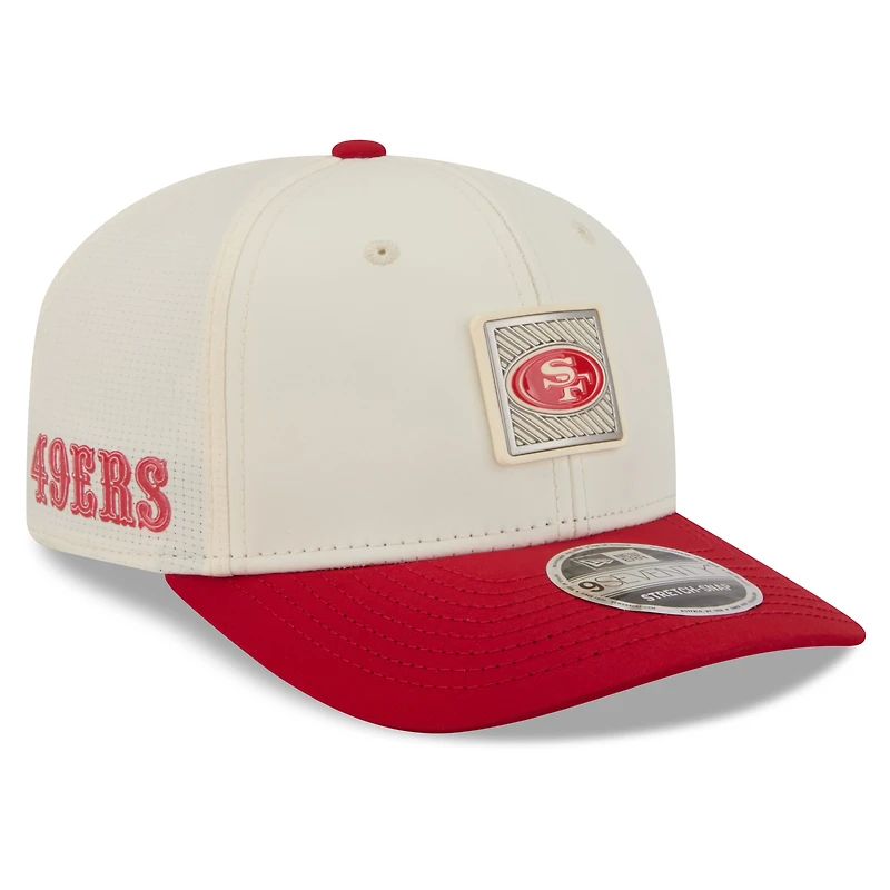 Casquette ajustable New Era crème/écarlate San Francisco 49ers, camp d'entraînement NFL 2026, modèle 9SEVENTY