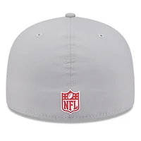 Casquette ajustée New Era grise San Francisco 49ers 2025 Sideline Quill Tech 59FIFTY pour homme