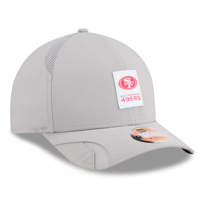Casquette ajustable New Era grise San Francisco 49ers 2025 Sideline M-Crown 9FORTY pour homme