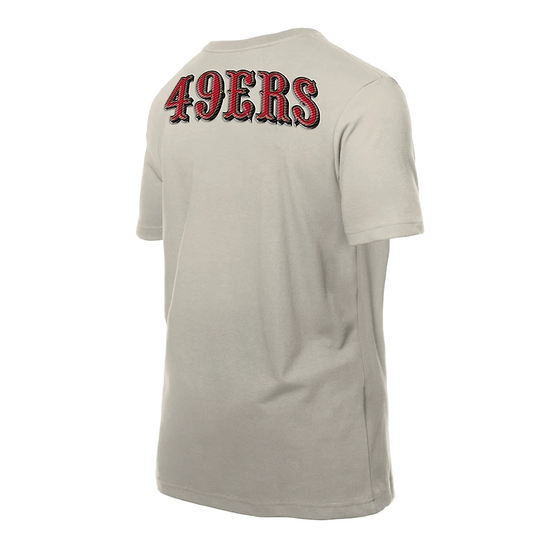 T-shirt beige clair New Era pour homme, motif écusson multiple des San Francisco 49ers