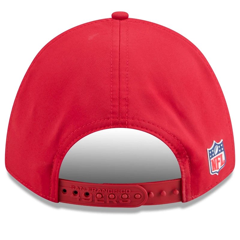 Casquette ajustable New Era rouge San Francisco 49ers 2025 Sideline M-Crown 9FORTY pour homme