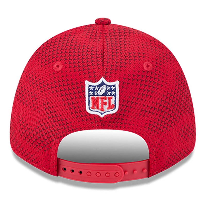 Casquette extensible à bouton-pression Scarlet San Francisco 49ers 2024 Sideline 9FORTY New Era pour homme