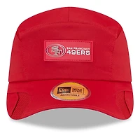 Men's New Era Scarlet San Francisco 49ers 2025 Sideline  Runner Adjustable Hat