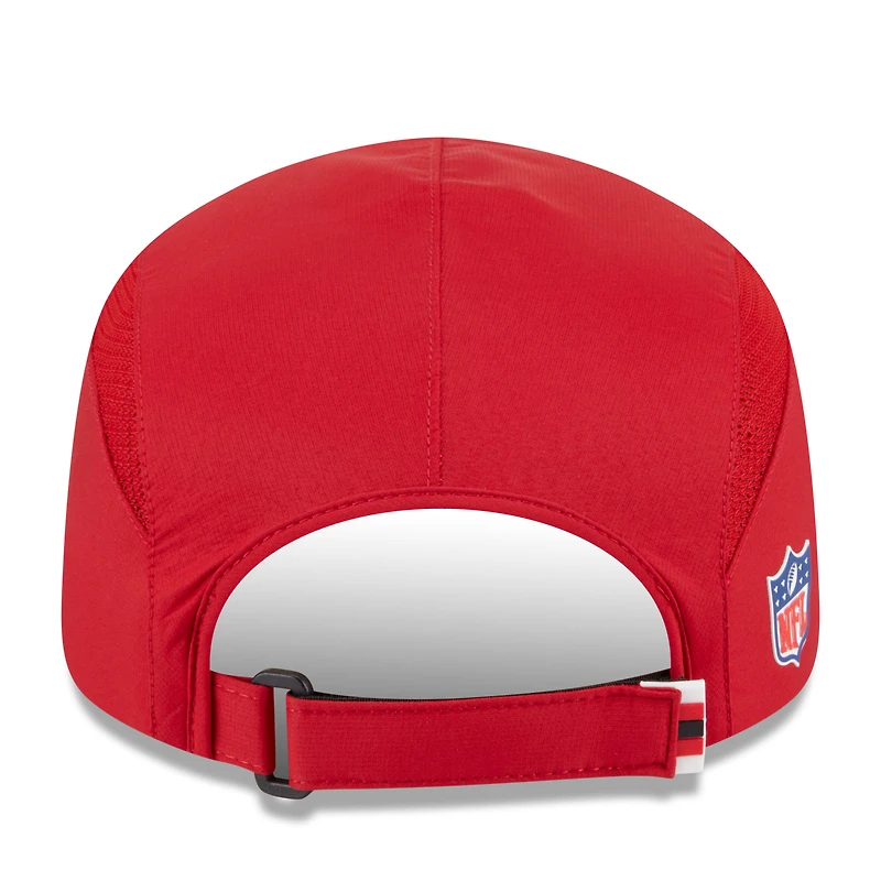 Casquette ajustable New Era Scarlet San Francisco 49ers 2025 Sideline Runner pour homme