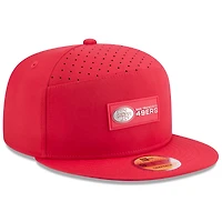 Casquette snapback 9FIFTY Scarlet San Francisco 49ers 2025 Sideline Throwback pour homme New Era