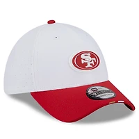 Men's New Era  White/Scarlet San Francisco 49ers 2025 NFL Training Camp 39THIRTY Flex Hat