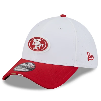Men's New Era  White/Scarlet San Francisco 49ers 2025 NFL Training Camp 39THIRTY Flex Hat