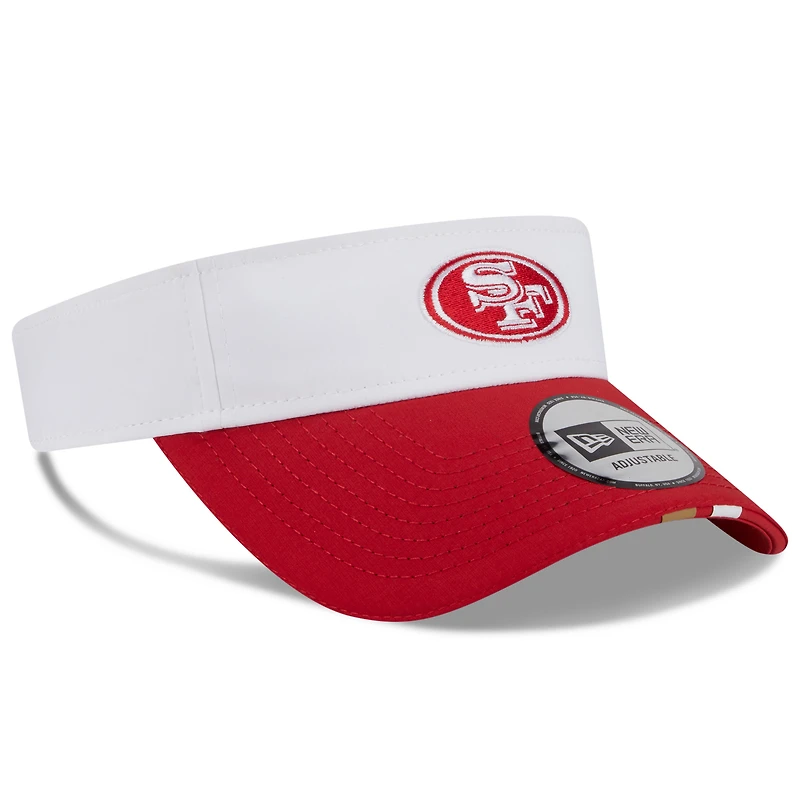 Visière ajustable New Era blanche/écarlate pour homme, camp d'entraînement NFL 2025 des San Francisco 49ers