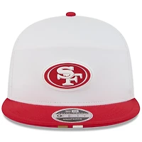 Casquette New Era 9FIFTY Snapback à panneaux fendus pour homme, blanc/écarlate, camp d'entraînement NFL 2025 des San Francisco 49ers