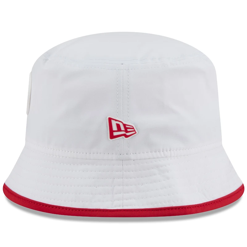 Bob New Era blanche extensible pour homme, camp d'entraînement NFL 2025 des San Francisco 49ers