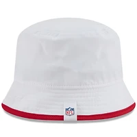 Bob New Era blanche extensible pour homme, camp d'entraînement NFL 2025 des San Francisco 49ers