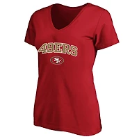 T-shirt à col en V Fanatics Scarlet San Francisco 49ers pour femmes, grandes tailles, logo arc sur le col.