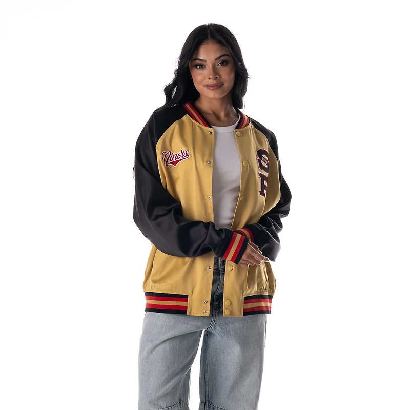 Blouson aviateur surdimensionné en satin à boutons-pression The Wild Collective Gold San Francisco 49ers pour femme