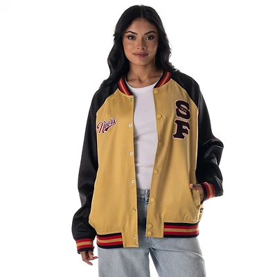 Blouson aviateur surdimensionné en satin à boutons-pression The Wild Collective Gold San Francisco 49ers pour femme