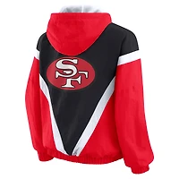 Veste coupe-vent à capuche entièrement zippée et froissée rétro grande taille pour femme par Erin Andrews, couleur écarlate/noir, des 49ers de San Francisco