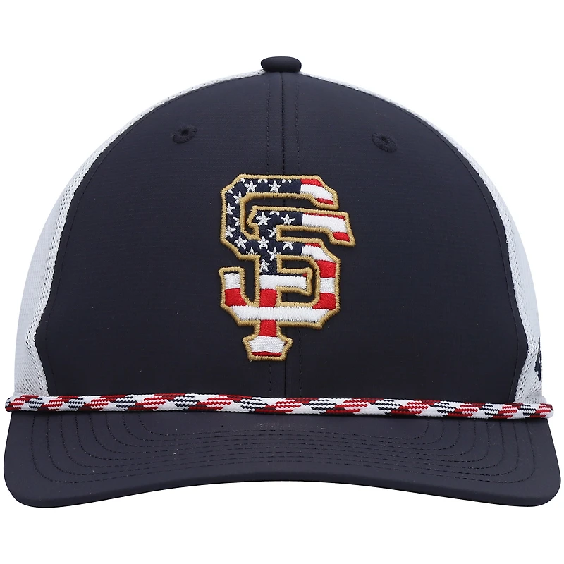 Casquette trucker snapback pour homme, modèle 47, bleu marine et blanc, avec drapeau des Giants de San Francisco.