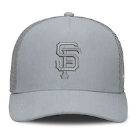 Casquette trucker ajustable Fanatics grise San Francisco Giants en velours côtelé.
