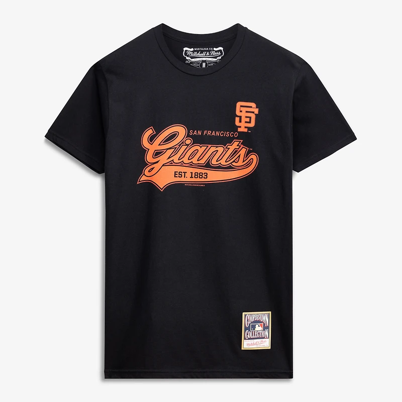 T-shirt Mitchell & Ness noir pour homme, logo San Francisco Giants, inscription « Sweep Arch ».