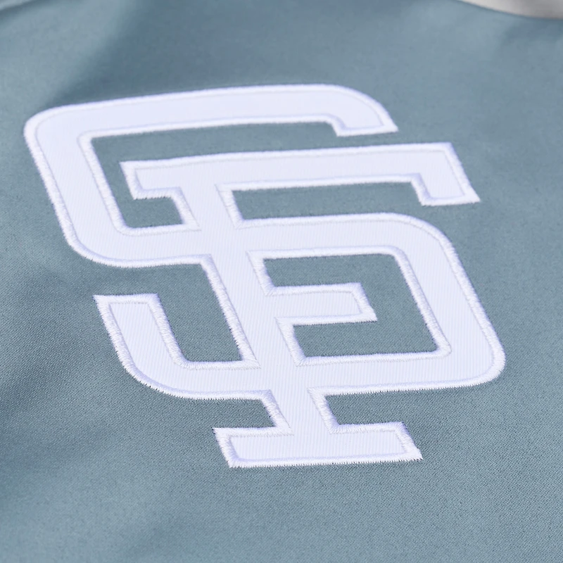 Veste Mitchell & Ness grise pour homme, modèle Thunderstorm de l'entraîneur-chef des Giants San Francisco, en satin léger à boutons-pression.