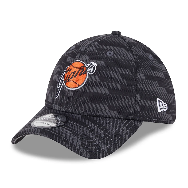 Men's New Era Black San Francisco Giants 2025 MLB Clubhouse 39THIRTY Flex Hat