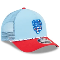 Casquette camionneur ajustable New Era bleu clair/rouge San Francisco Giants 2025 4 juillet 9FORTY A-Frame M-Crown pour homme