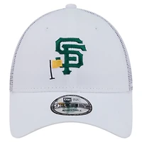 Casquette trucker ajustable New Era 9FORTY blanche à l'effigie du drapeau des Giants de San Francisco