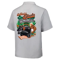 Chemise boutonnée en soie Tommy Bahama grise pour homme, motif Hit and Run des Giants de San Francisco