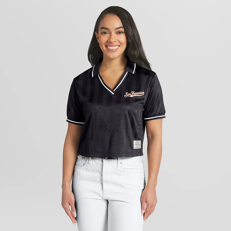 Polo court à col en V noir des Giants de San Francisco la marque WEAR by Erin Andrews pour femmes