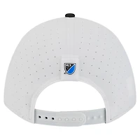 Casquette New Era blanche pour homme San Jose Earthquakes, lancement MLS 2026, modèle 9FORTY M-Crown à monture ajustable.
