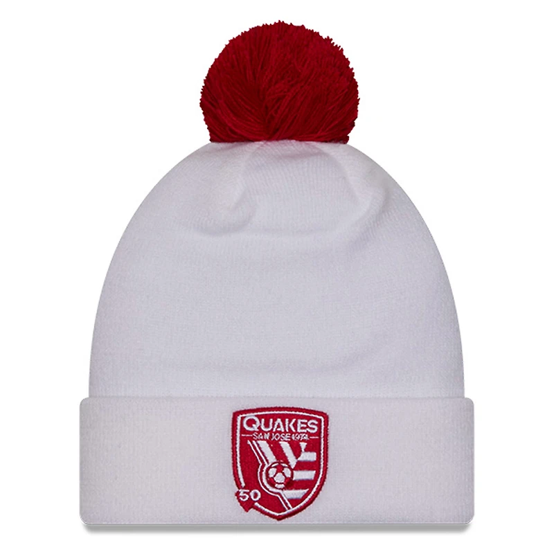 Bonnet en tricot à revers et crochet en jersey blanc San Jose Earthquakes New Era pour hommes avec pompon