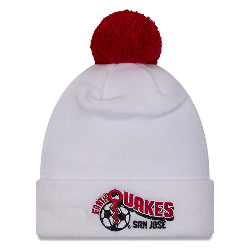 Bonnet en tricot à revers et crochet en jersey blanc San Jose Earthquakes New Era pour hommes avec pompon
