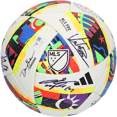 Ballon de football adidas utilisé lors d'un match des San Jose Earthquakes (saison 2024 de la MLS