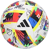 Ballon de football adidas utilisé en match par les San Jose Earthquakes lors de la saison 2024 de la MLS et autographié par au moins 9 joueurs