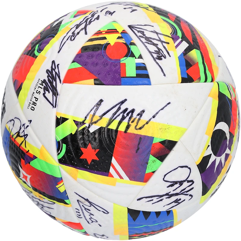 Ballon de football adidas utilisé en match par les San Jose Earthquakes lors de la saison 2024 de la MLS et autographié par au moins 9 joueurs