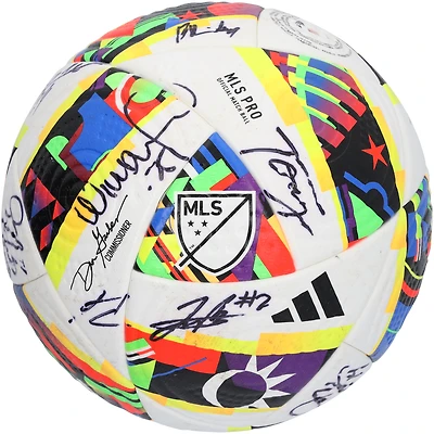 Ballon de football adidas utilisé en match par les San Jose Earthquakes lors de la saison 2024 de la MLS et autographié par au moins 9 joueurs
