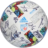Ballon de football autographié par les San Jose Earthquakes lors de la saison 2022 de la MLS avec signatures
