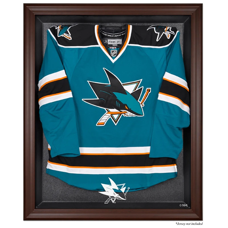 Vitrine de présentation du maillot encadré marron des Sharks de San Jose