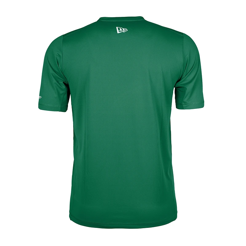 T-shirt de performance pour homme New Era vert Saskatchewan Roughriders