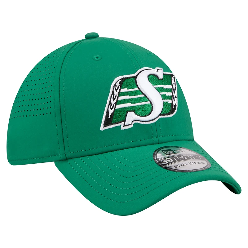 Men's New Era Kelly Green Saskatchewan Roughriders 2026 Sideline 39THIRTY Flex Hat