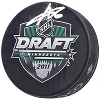 Rondelle de hockey autographiée par Adam Larsson du Kraken de Seattle lors du repêchage de la LNH 2011