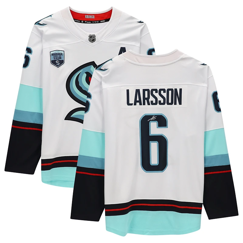Maillot blanc autographié par Adam Larsson du Kraken de Seattle (Fanatics Breakaway) avec écusson de la saison inaugurale