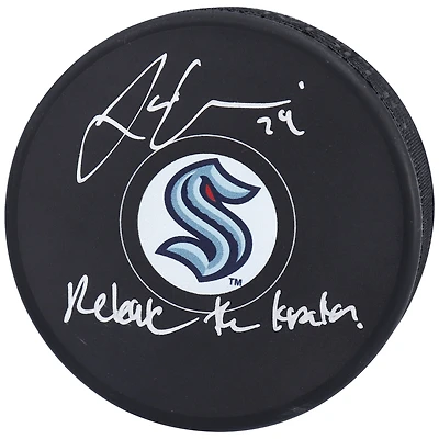 Rondelle de hockey autographiée par Jamie Oleksiak du Kraken de Seattle avec inscription « Libérez le Kraken »