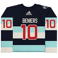 Maillot adidas authentique autographié par Matty Beniers du Seattle Kraken lors de la Classique d'hiver 2024