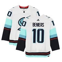 Maillot Adidas authentique autographié par Matty Beniers White Seattle Kraken, vainqueur du trophée Calder 2023, avec l'inscription « 2023 Calder »
