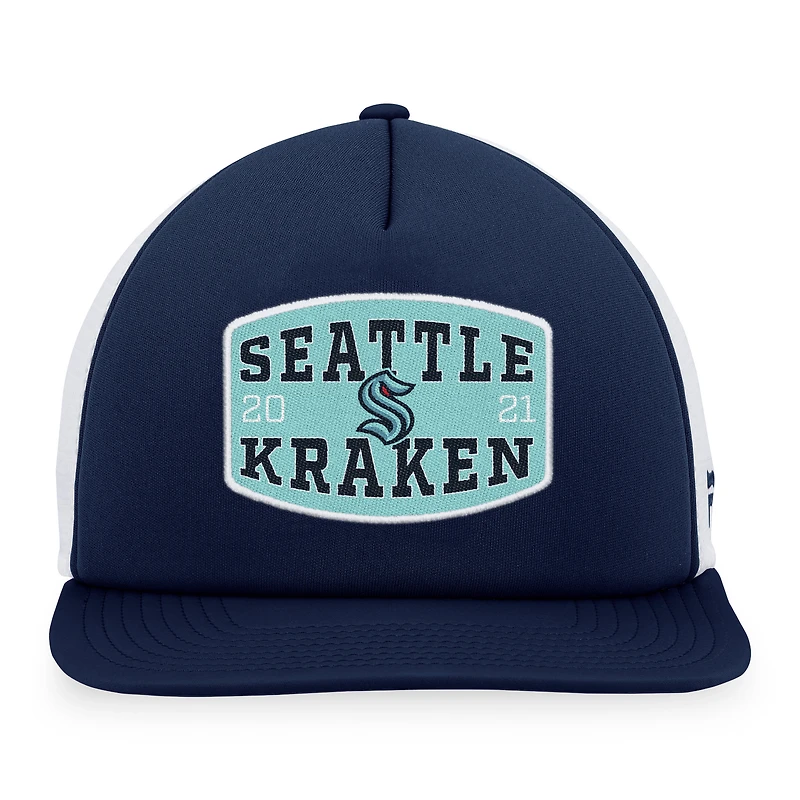 Casquette Snapback de camionneur avec patch frontal en mousse Seattle Kraken Fanatics Deep Sea bleu/blanc pour hommes