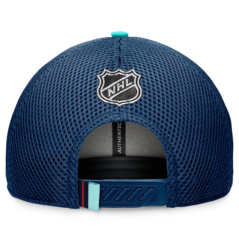 Casquette réglable de camionneur sur scène Seattle Kraken 2024 de la LNH Fanatics Deep Sea Blue pour hommes